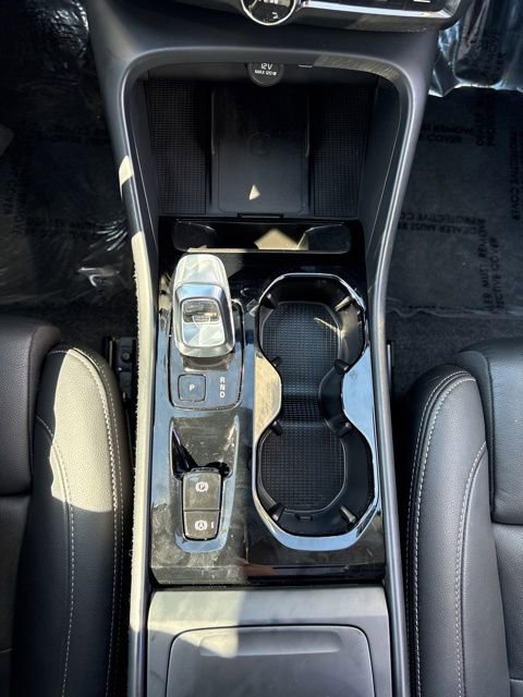 Used 2025 Volvo XC40 B5 Plus AWD/4WD image 24