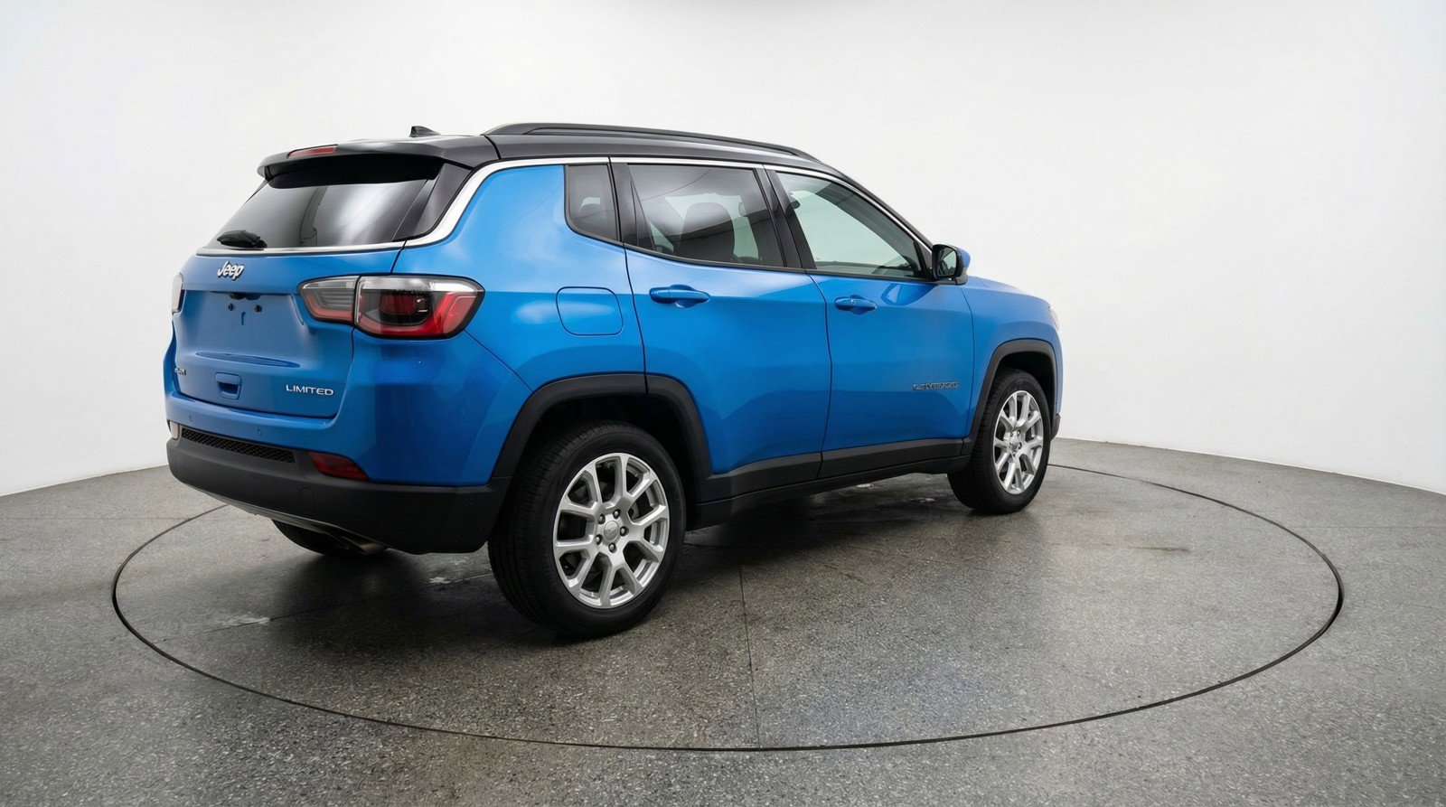 Used 2025 Jeep Compass Limited image 9