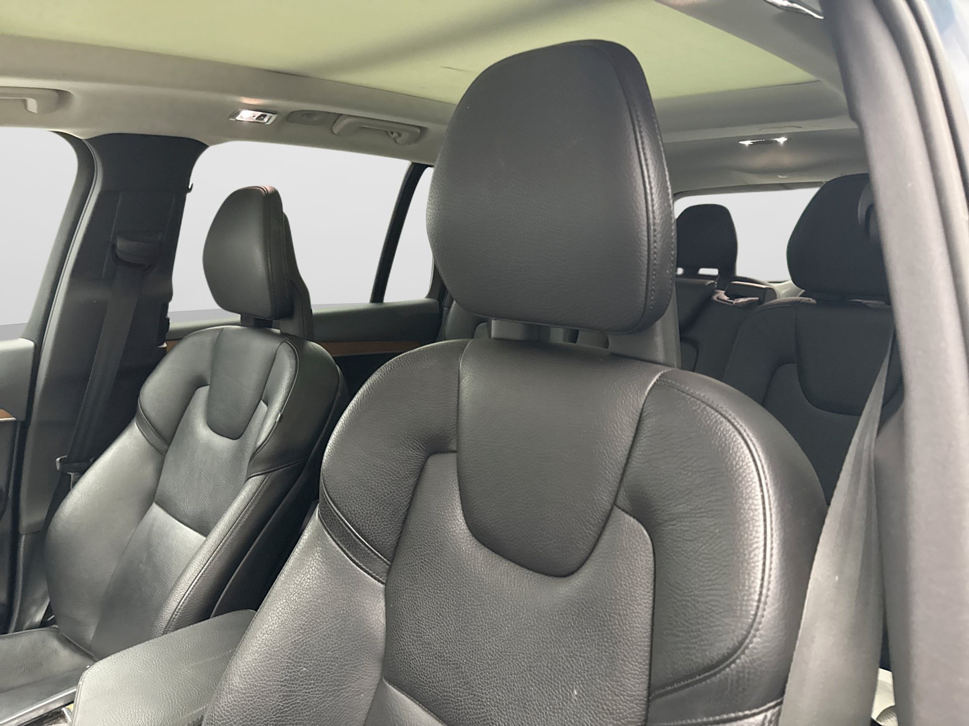 Used 2021 Volvo XC90 T6 Momentum w/ Climate Package AWD/4WD image 11