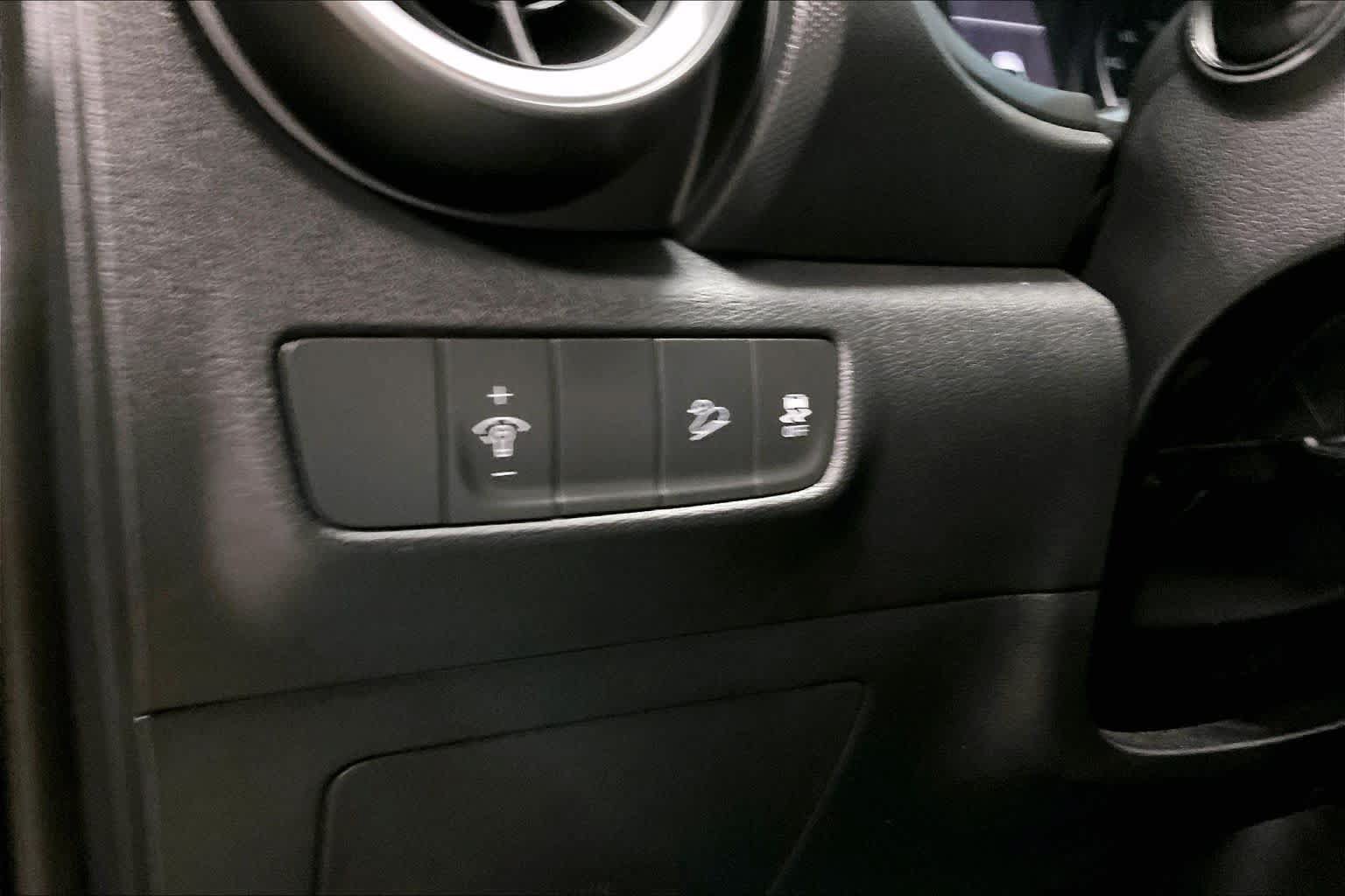 Used 2022 Hyundai Kona SEL AWD/4WD image 32