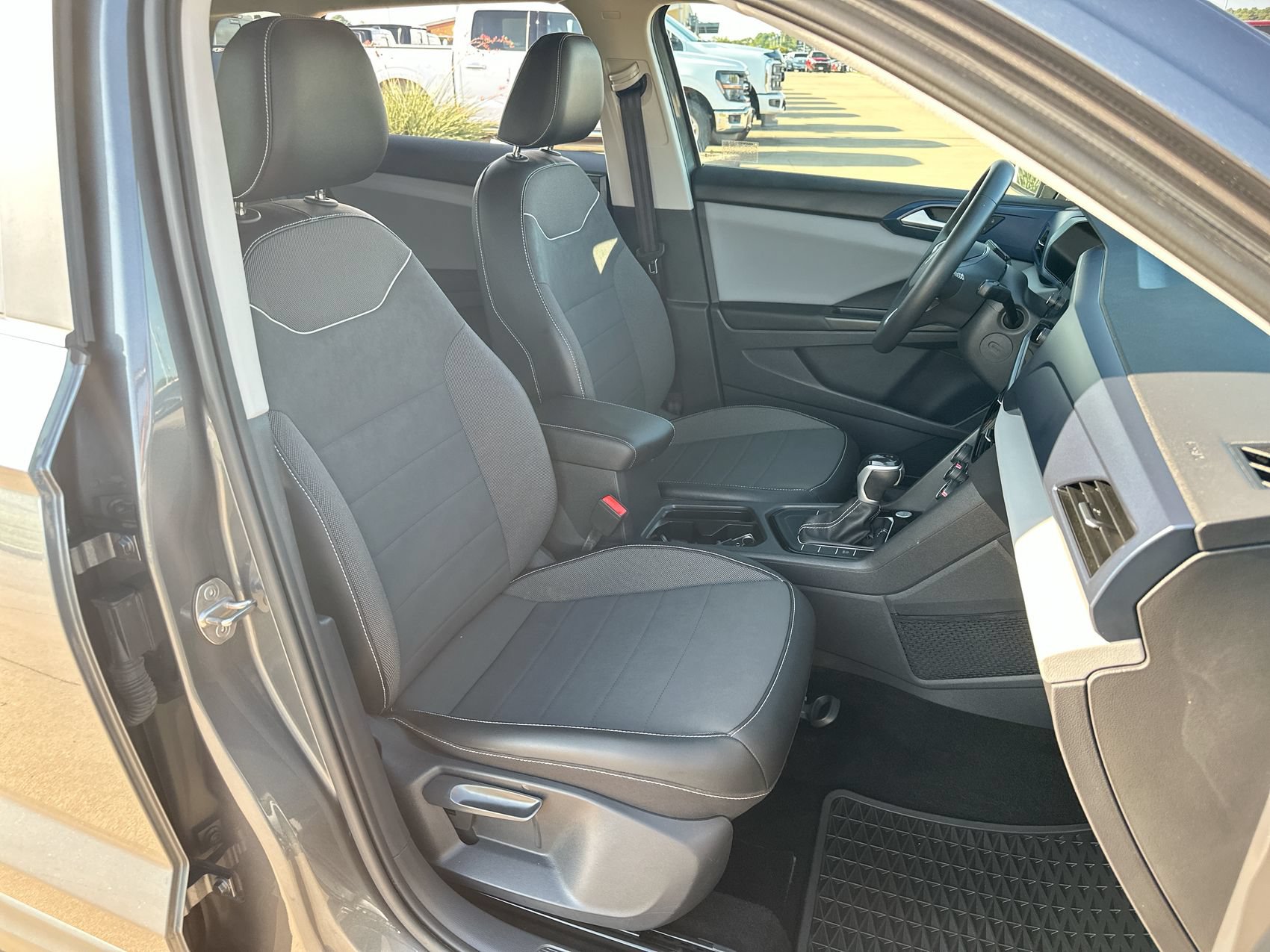 Used 2023 Volkswagen Taos SE FWD image 23