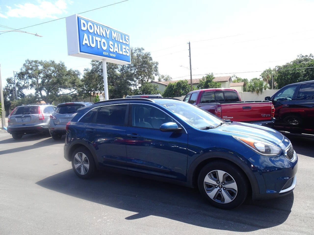 Used 2017 Kia Niro LX image 1