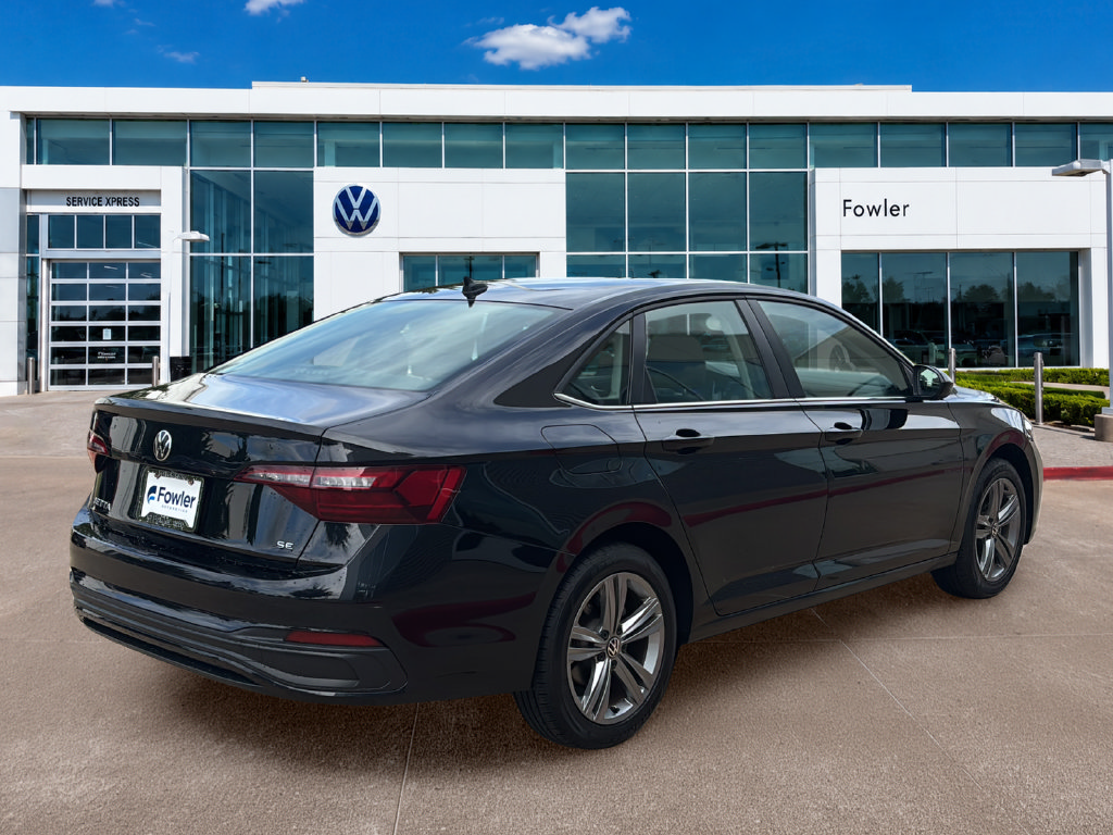 Used 2024 Volkswagen Jetta SE FWD image 6