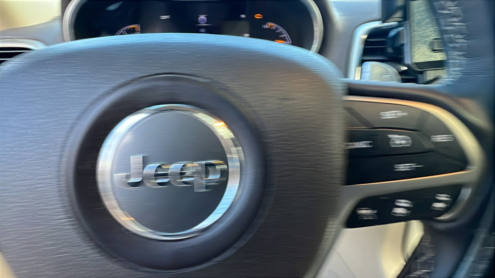 Used 2015 Jeep Grand Cherokee Overland w/ Advanced Technology Group image 27