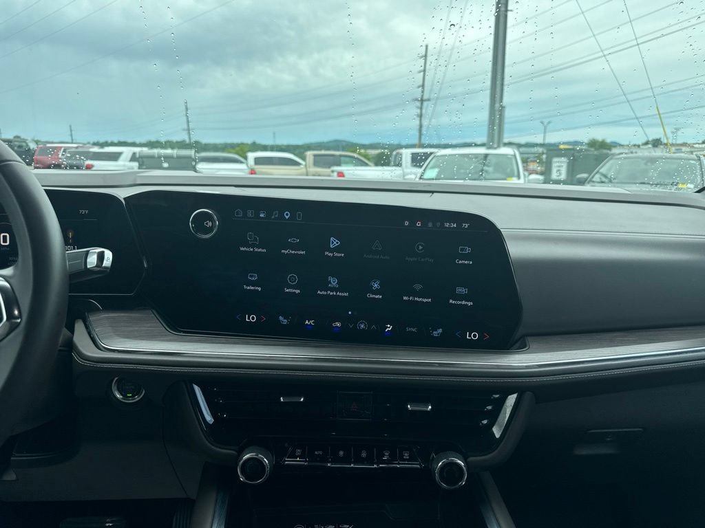 Used 2025 Chevrolet Suburban LT RWD image 18