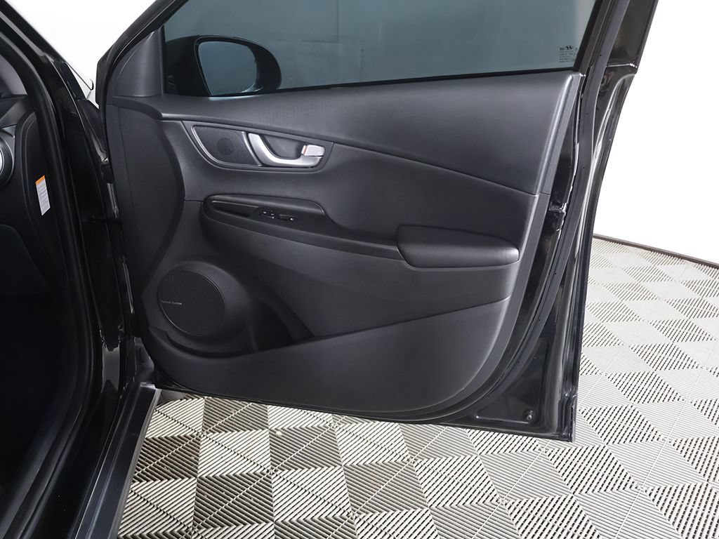 Used 2022 Hyundai Kona Limited w/ Cargo Package FWD image 24