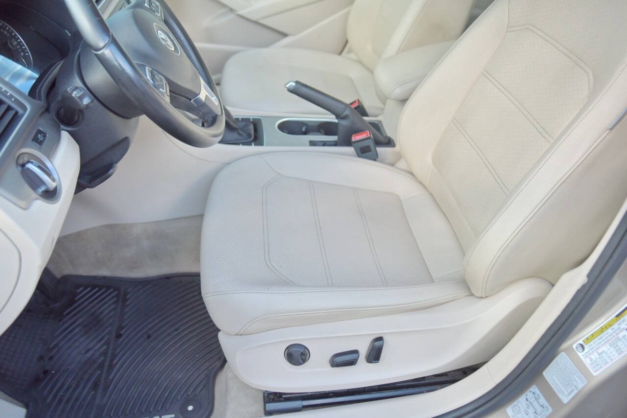 Used 2015 Volkswagen Passat TDI SE FWD image 19