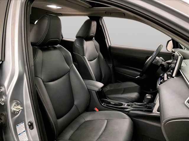 Used 2022 Toyota Corolla Cross XLE w/ Convenience Package AWD/4WD image 7
