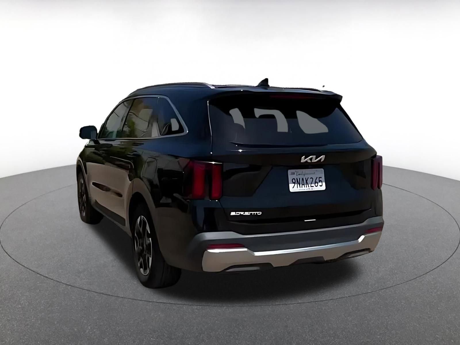 Used 2024 Kia Sorento S FWD image 16