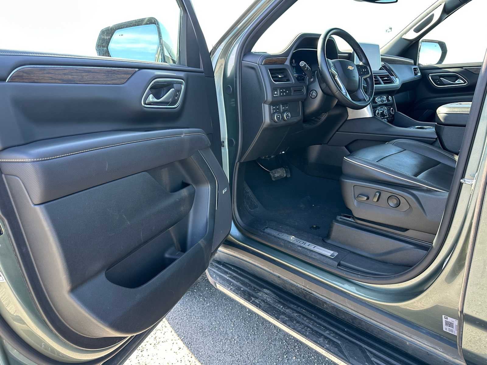 Used 2024 Chevrolet Tahoe Premier AWD/4WD image 21