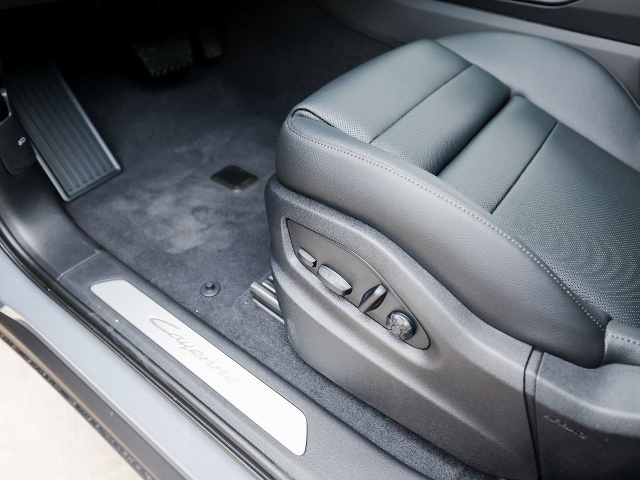 Certified 2026 Porsche Cayenne AWD/4WD image 14