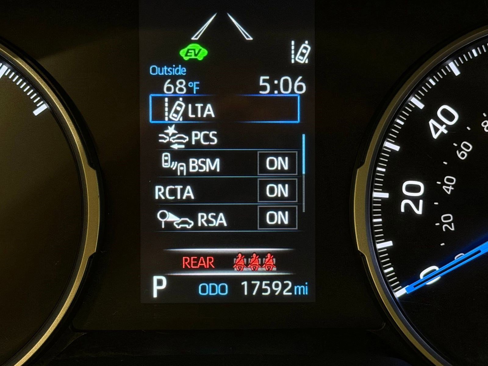 Used 2022 Toyota RAV4 XLE Premium image 18