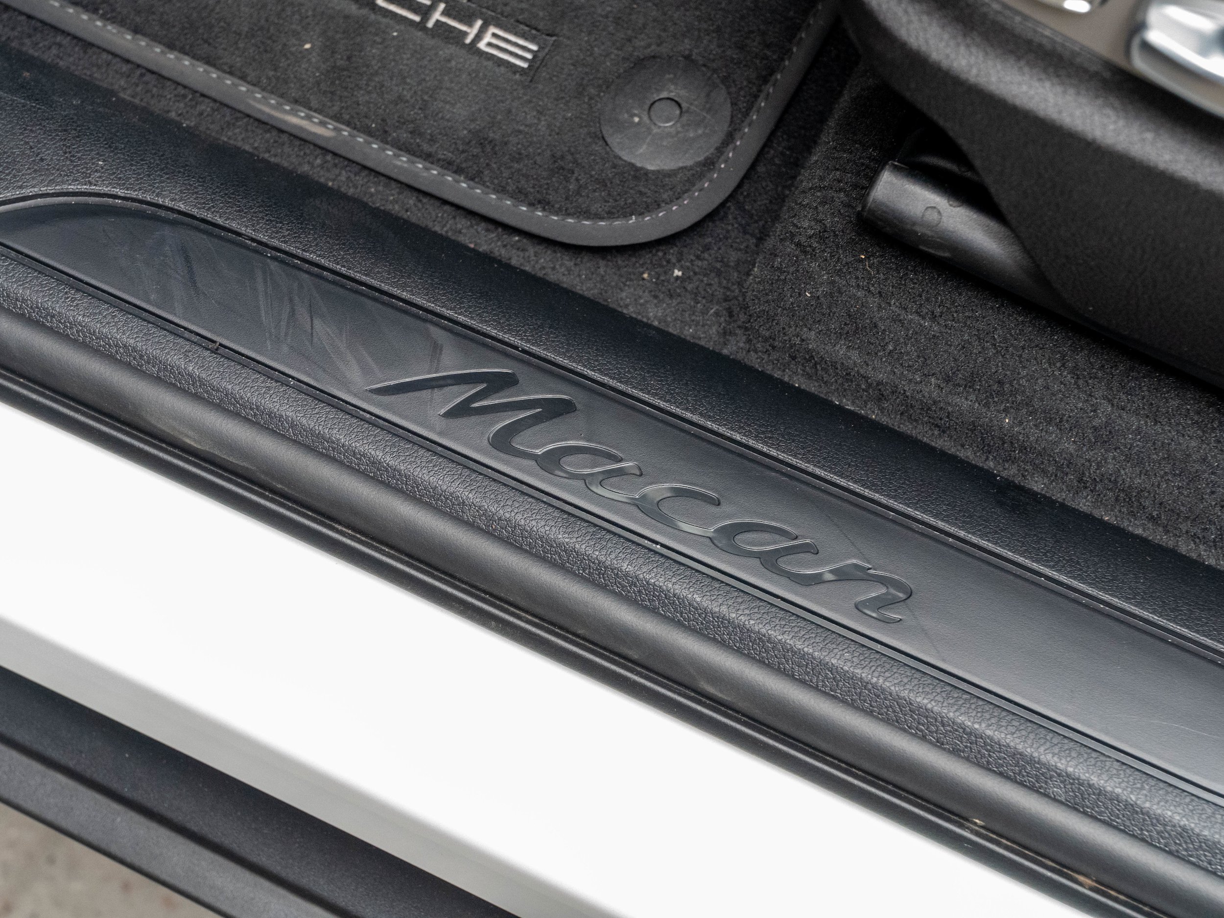 Certified 2026 Porsche Macan AWD/4WD image 25