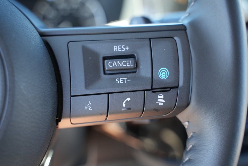 Used 2024 Nissan Pathfinder SV AWD/4WD image 32