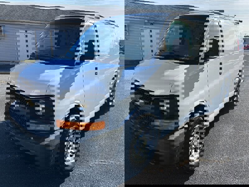 Used 2010 Chevrolet Express 1500 image 7