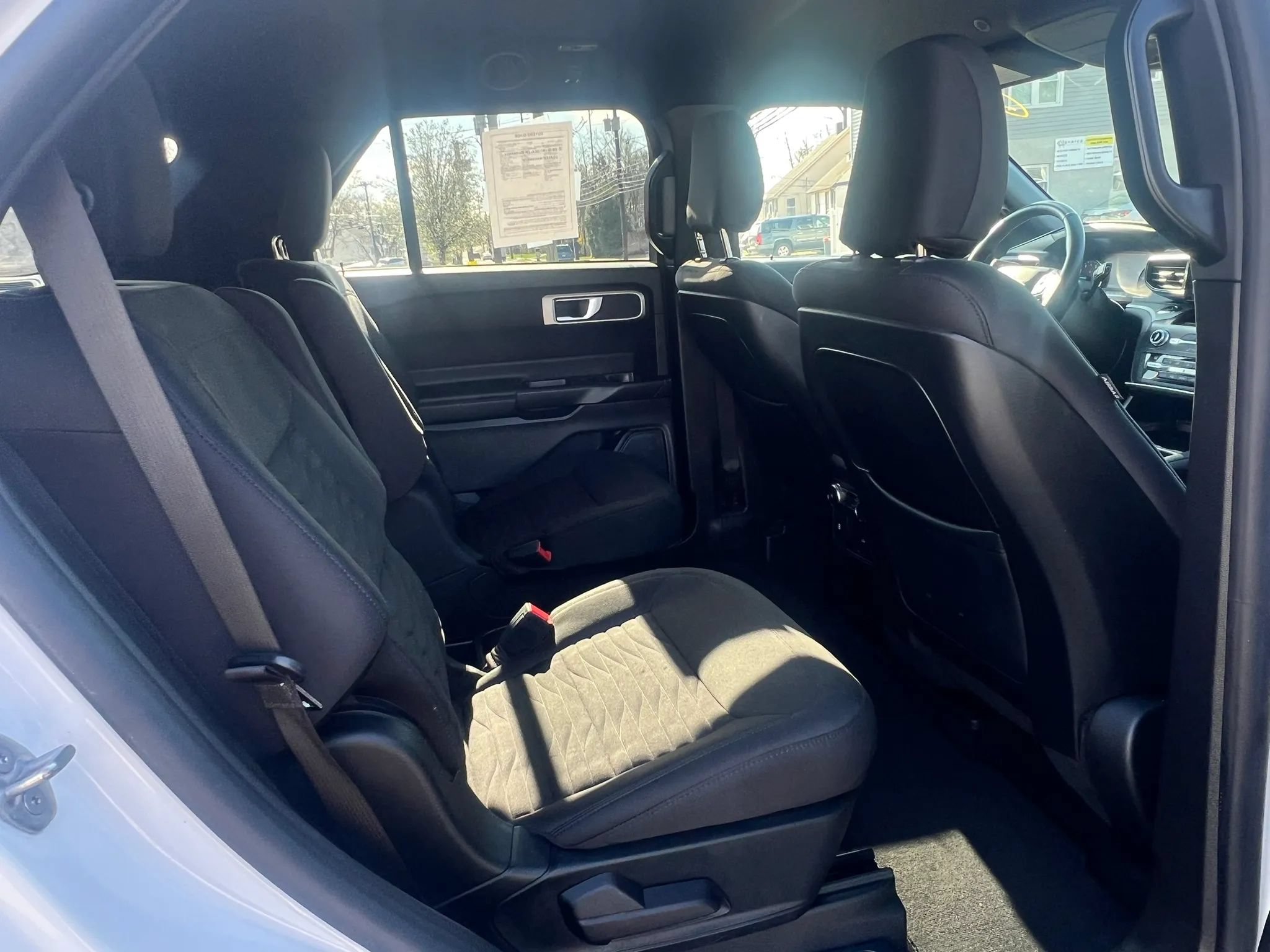 Used 2020 Ford Explorer XLT AWD/4WD image 30