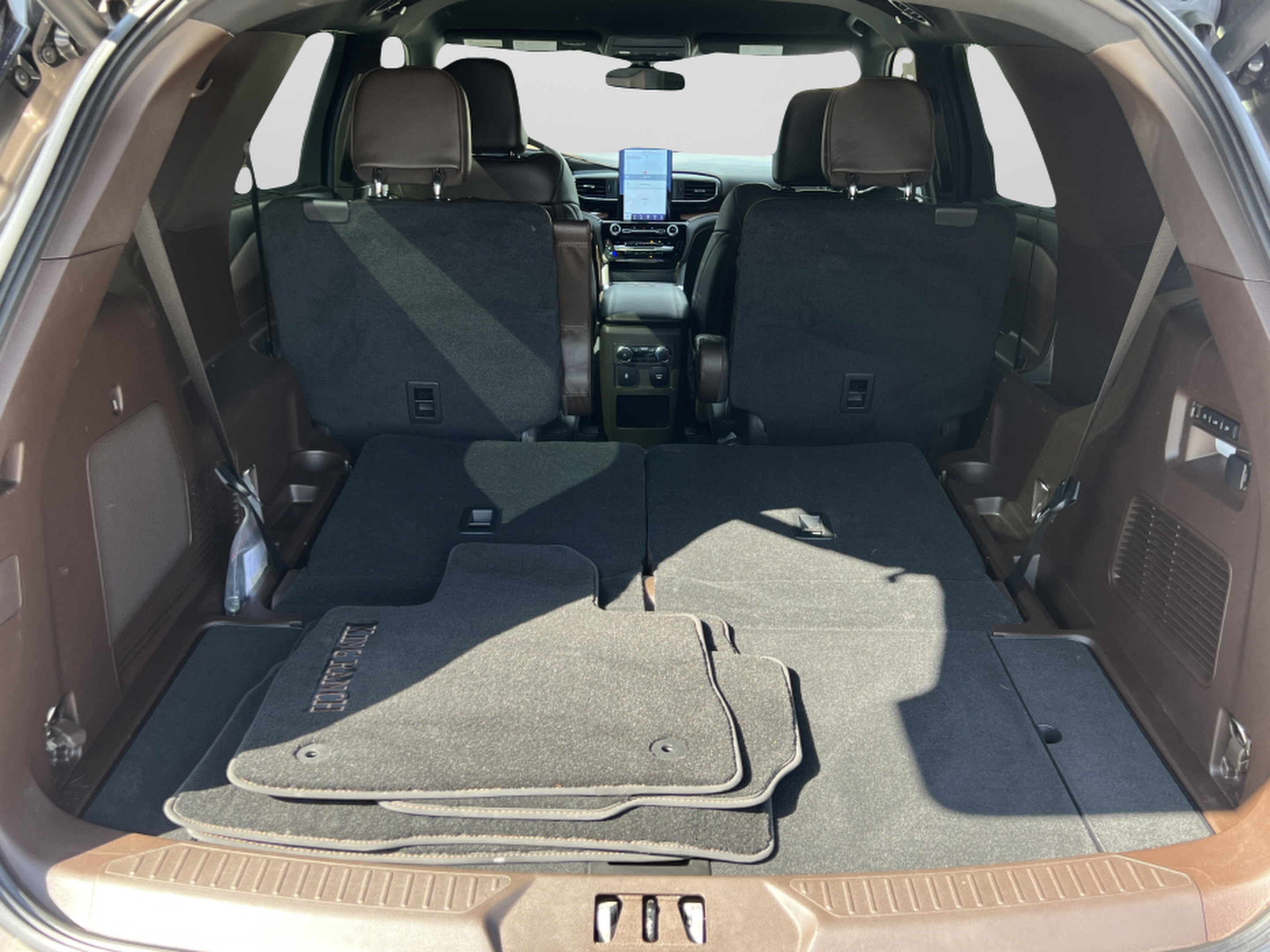 Used 2021 Ford Explorer King Ranch w/ Premium Technology Package RWD image 28