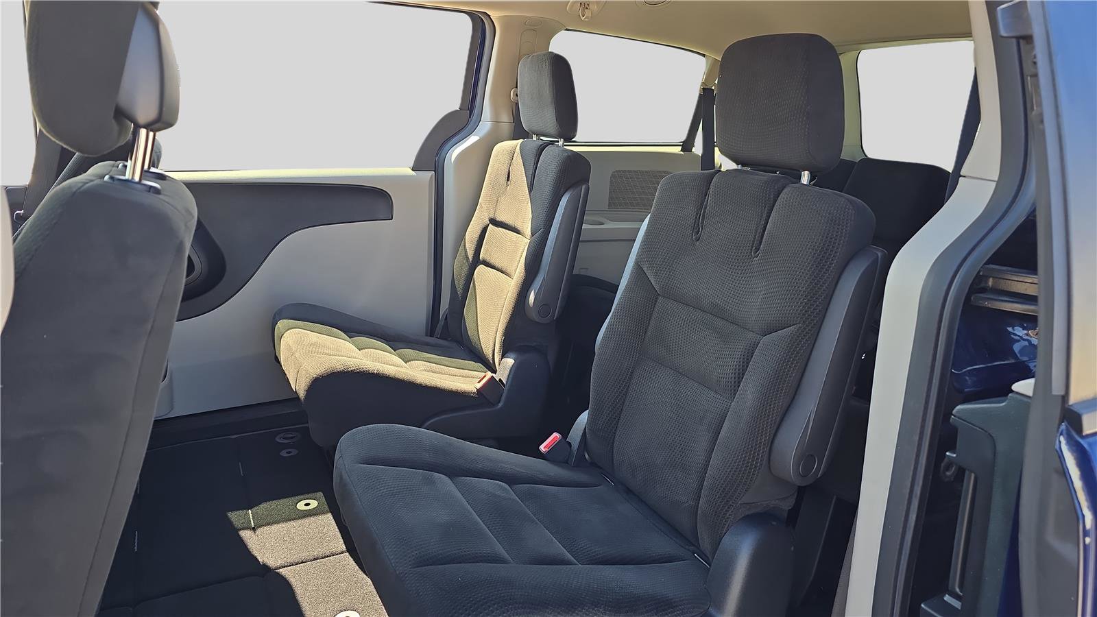 Used 2016 Dodge Grand Caravan SE w/ Quick Order Package 29E SE image 18