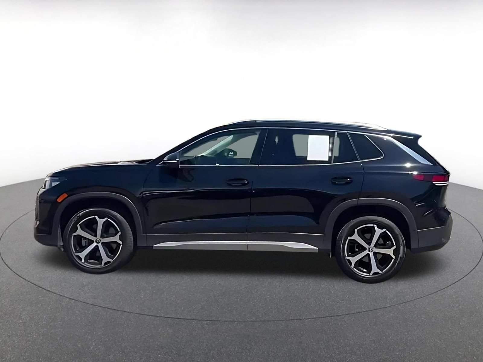Used 2026 Volkswagen Tiguan SE AWD/4WD image 6