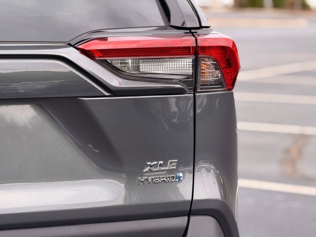 Used 2021 Toyota RAV4 XLE Premium AWD/4WD image 14