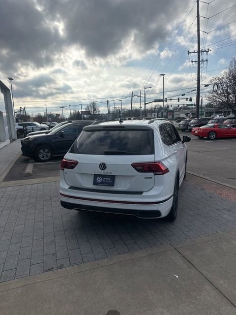 Used 2022 Volkswagen Tiguan SE R-Line image 12