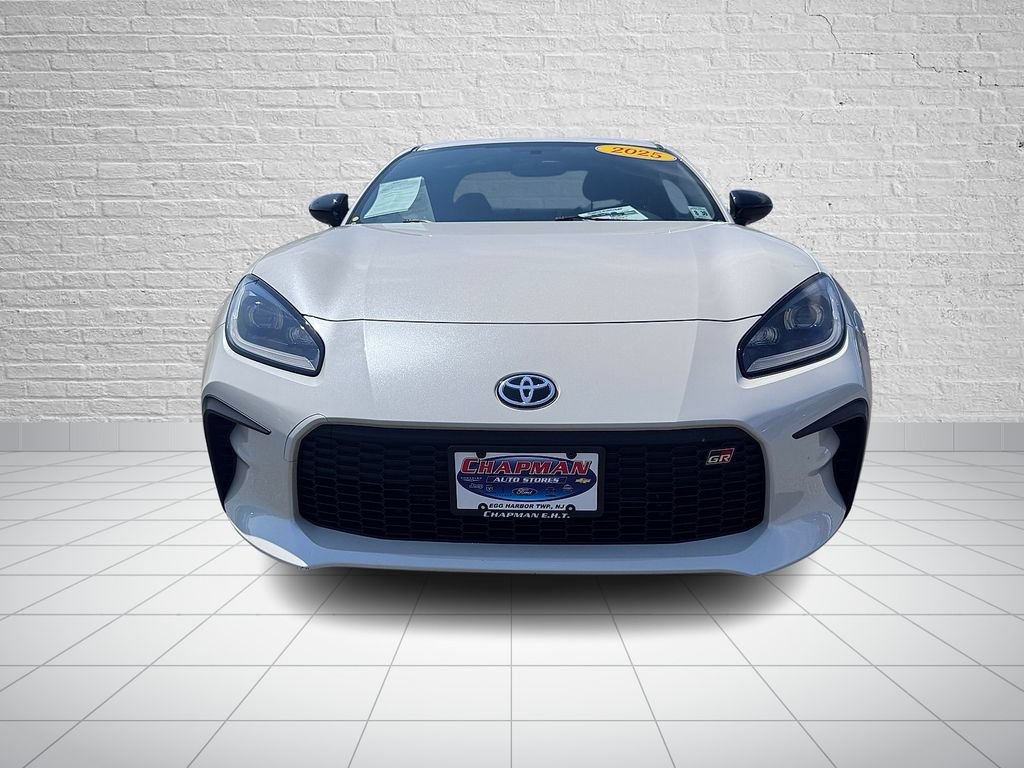 Used 2025 Toyota GR86 w/ ALL Weather Mat Package (TMS) RWD image 2