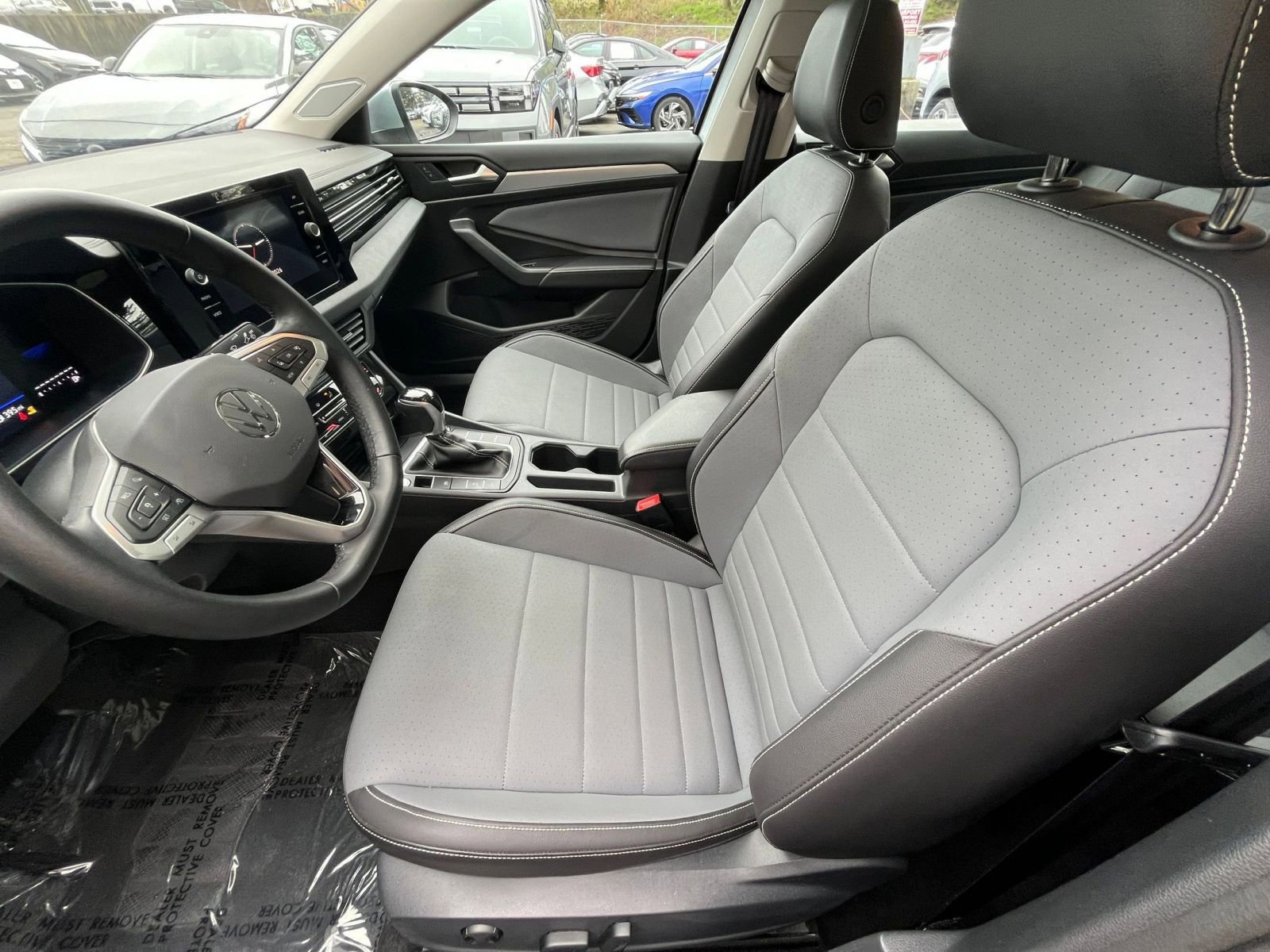 Used 2025 Volkswagen Jetta SE image 29