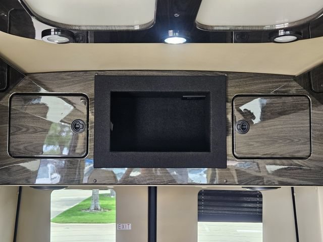 Used 2023 Mercedes-Benz Sprinter 2500 image 12