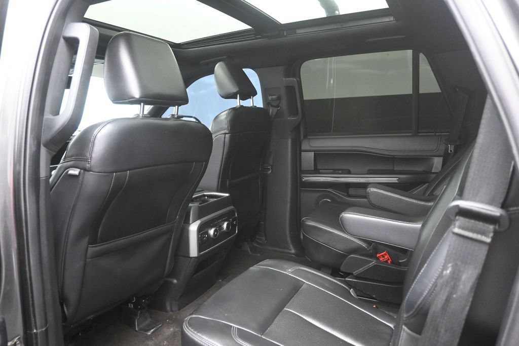 Used 2021 Ford Expedition XLT RWD image 2