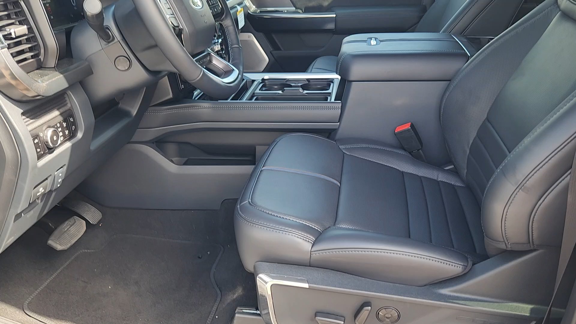 New 2026 Ford F350 Platinum w/ Tremor Off-Road Package AWD/4WD image 32