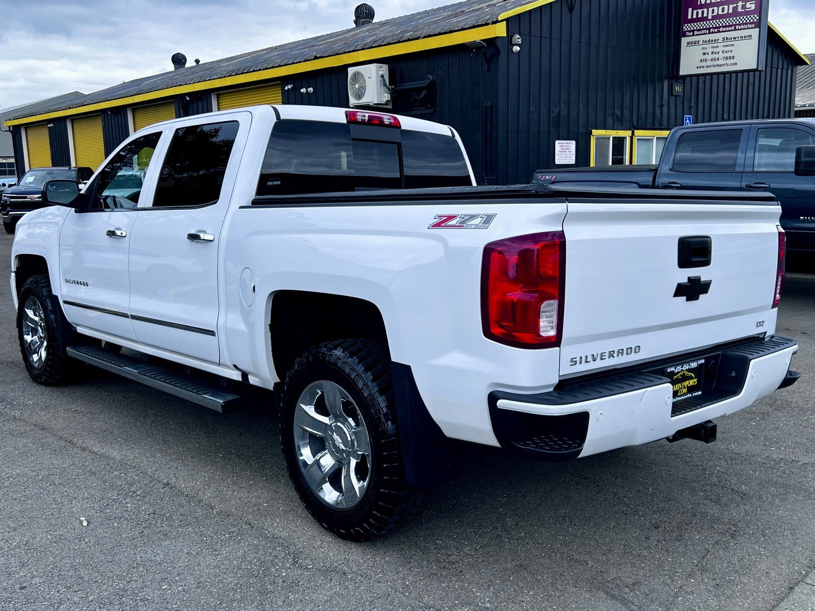 Used 2017 Chevrolet Silverado 1500 LTZ Z71 w/ LTZ Plus Package AWD/4WD image 8
