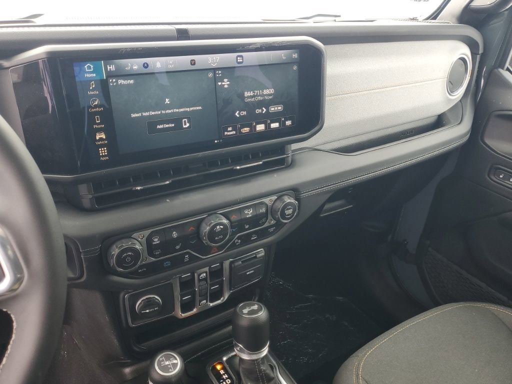 Used 2025 Jeep Wrangler Unlimited Sahara w/ Safety Group image 18