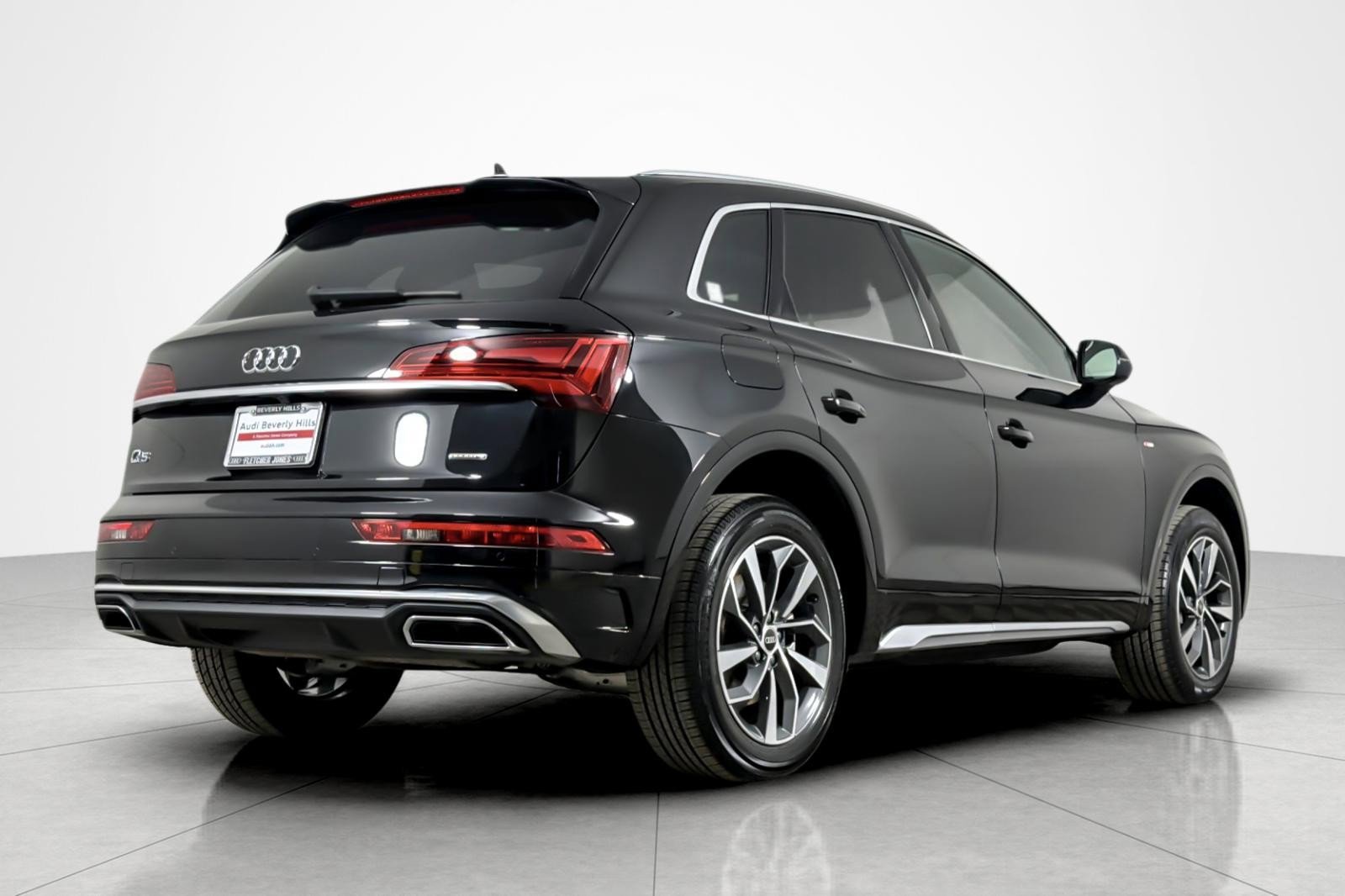 Used 2023 Audi Q5 2.0T Premium w/ Convenience Package AWD/4WD image 5