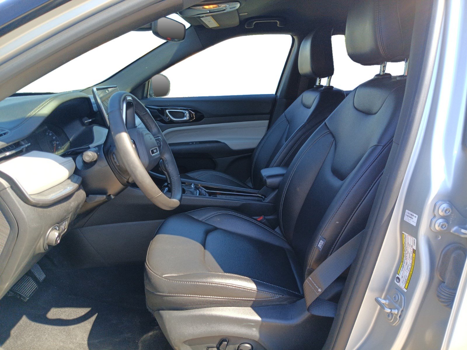 Used 2025 Jeep Compass Limited AWD/4WD image 10
