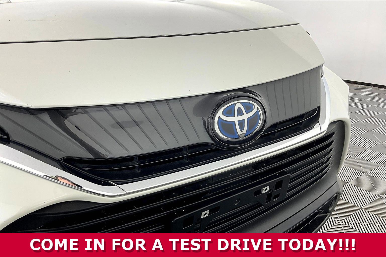 Used 2022 Toyota Venza LE AWD/4WD image 32
