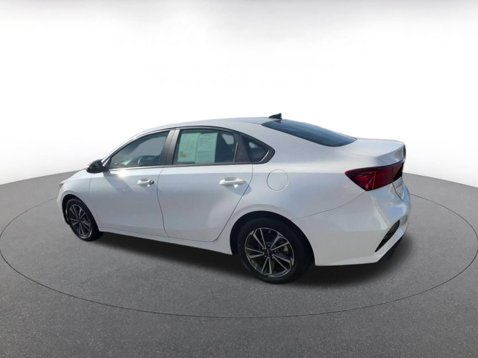 Used 2024 Kia Forte LXS FWD image 9
