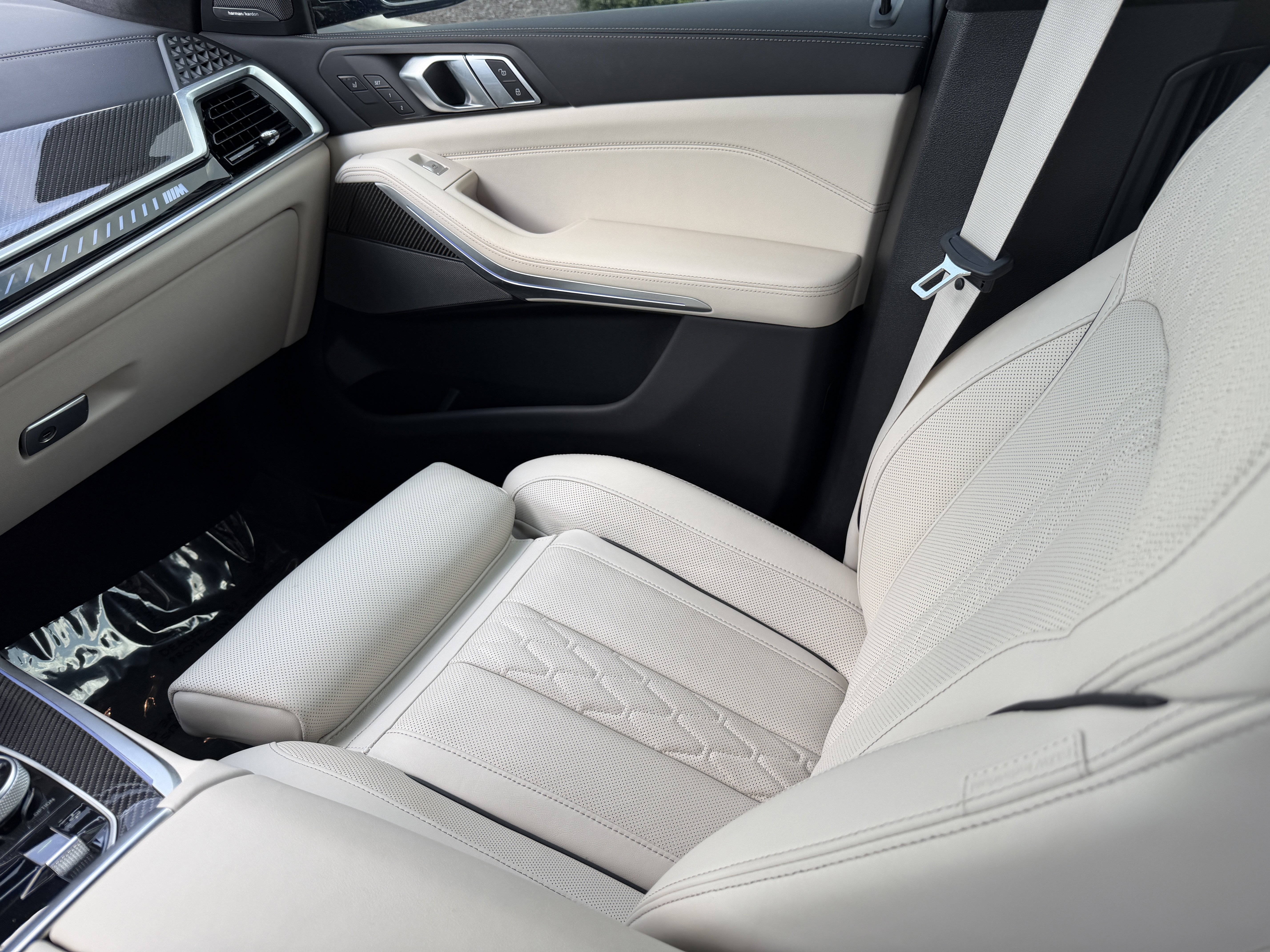 Used 2025 BMW X7 M60i AWD/4WD image 16