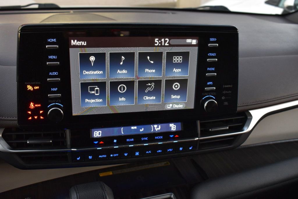 Used 2022 Toyota Sienna Platinum image 34