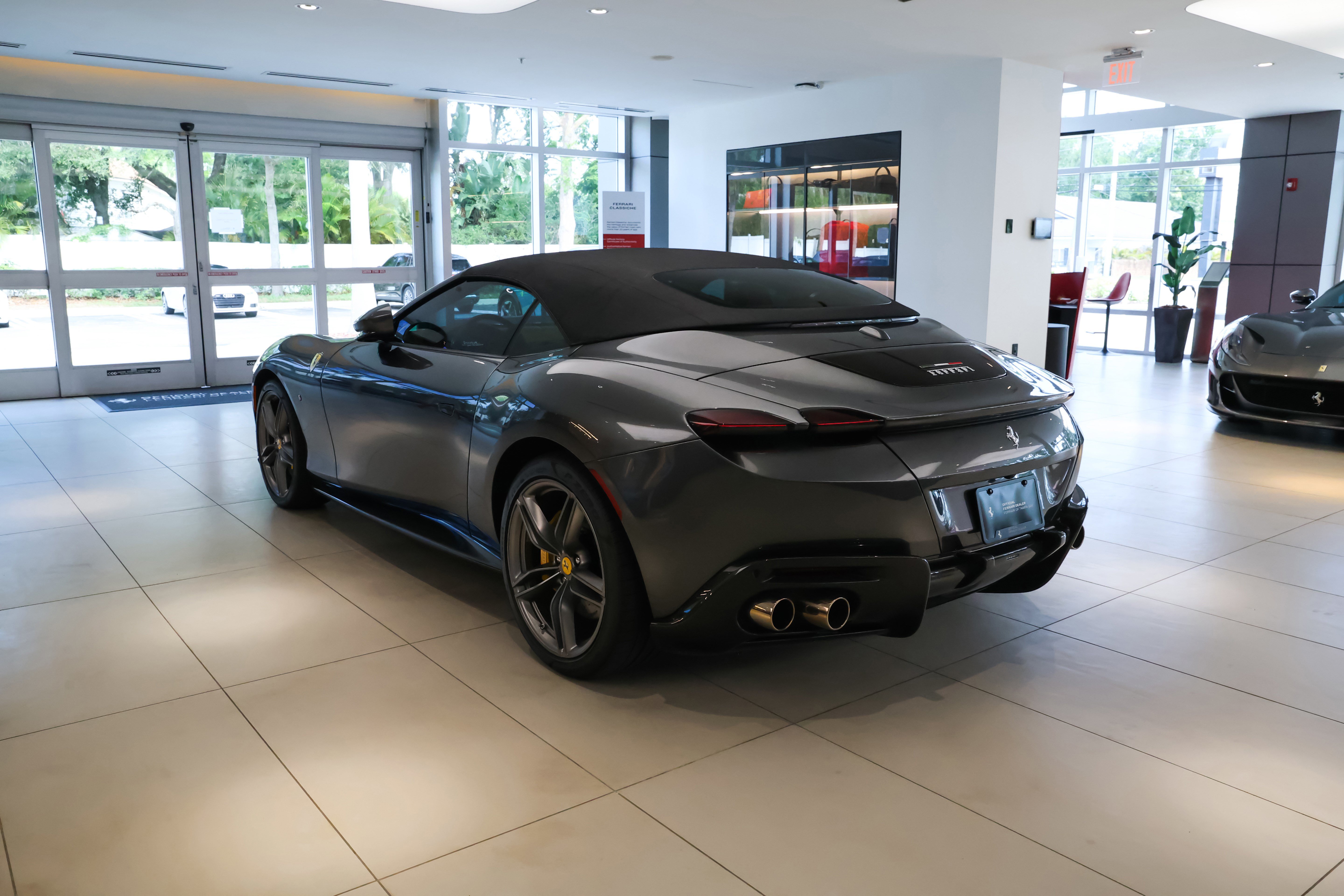 Used 2025 Ferrari Roma Spider RWD image 31
