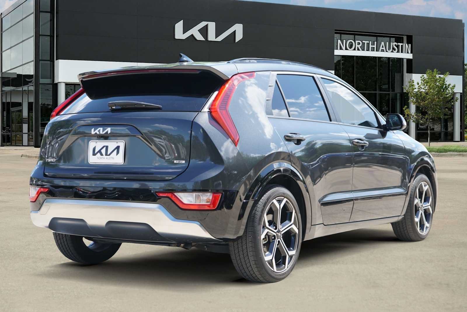 Certified 2024 Kia Niro EX Touring FWD image 5