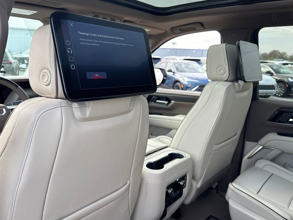 New 2026 GMC Yukon XL Denali w/ Denali Reserve Package image 16