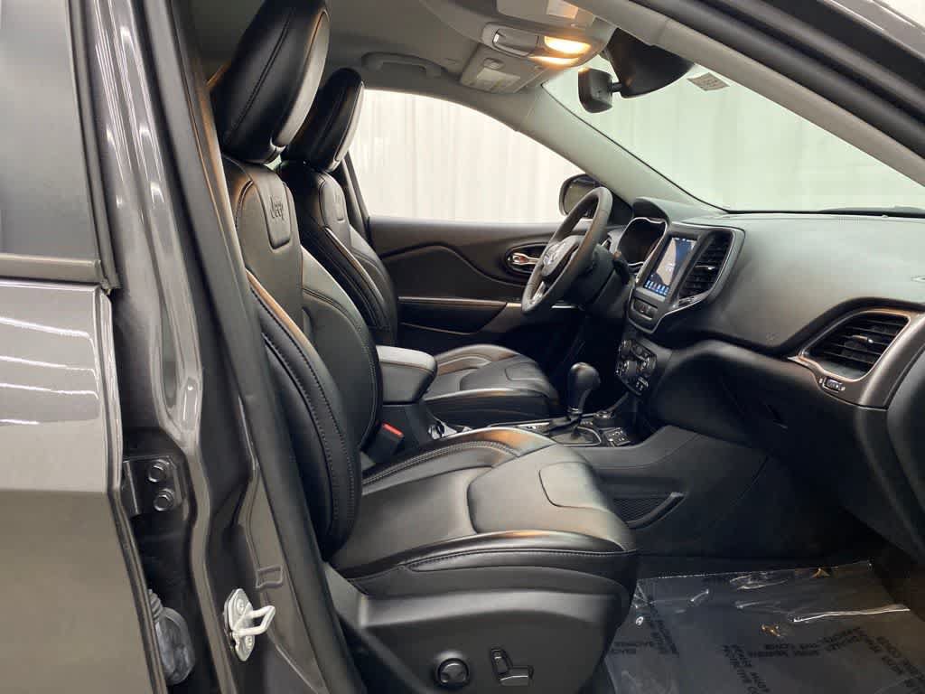 Used 2022 Jeep Cherokee Latitude Lux w/ Mopar Interior Package AWD/4WD image 17