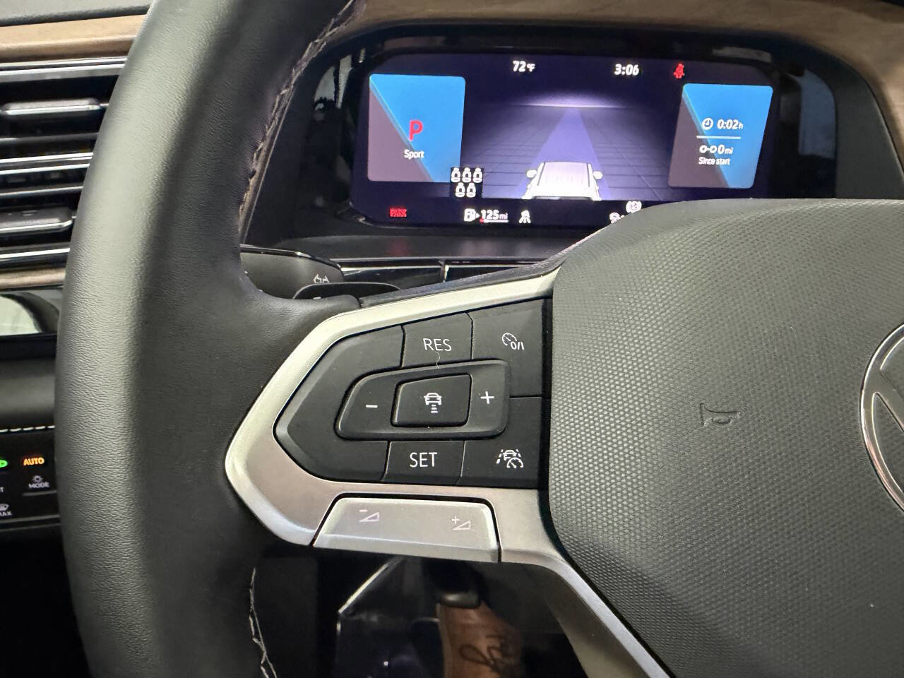 Used 2025 Volkswagen Atlas SE image 23