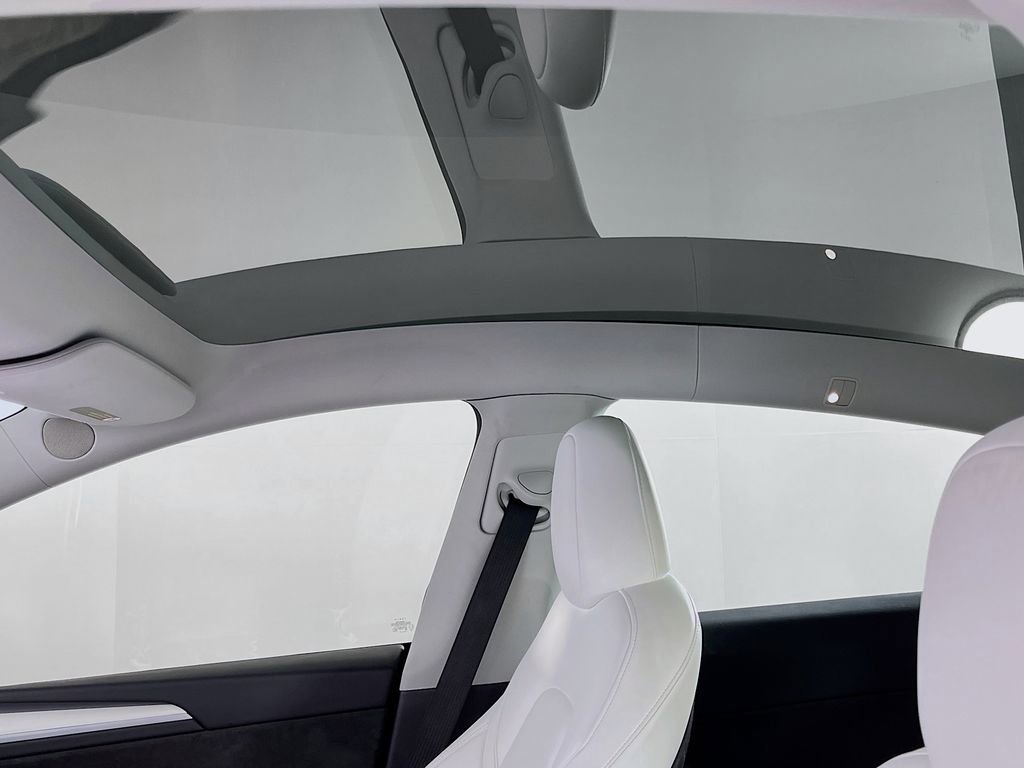 Used 2024 Tesla Model Y Performance image 18
