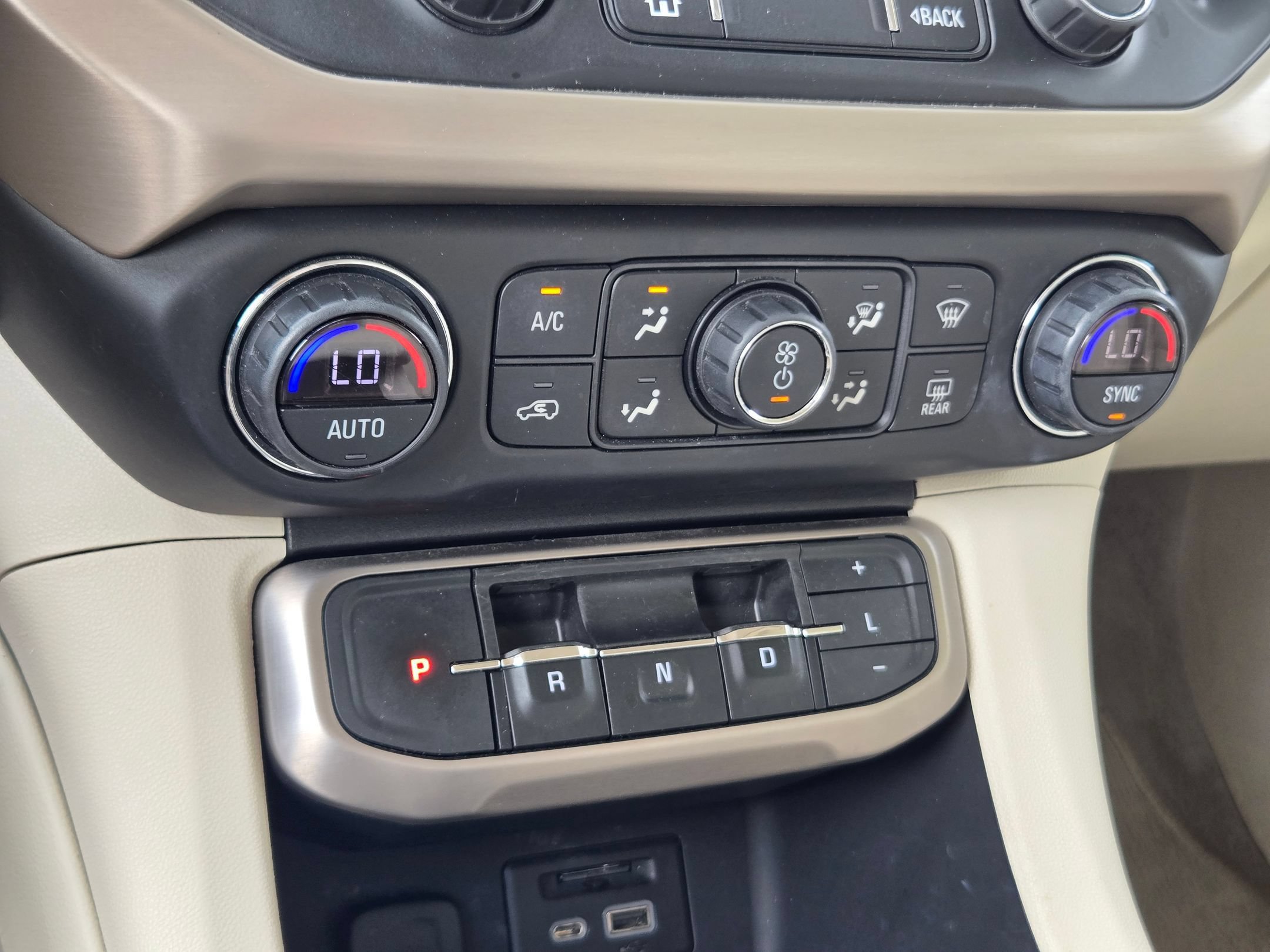 Certified 2020 GMC Acadia Denali w/ Trailering Package AWD/4WD image 17
