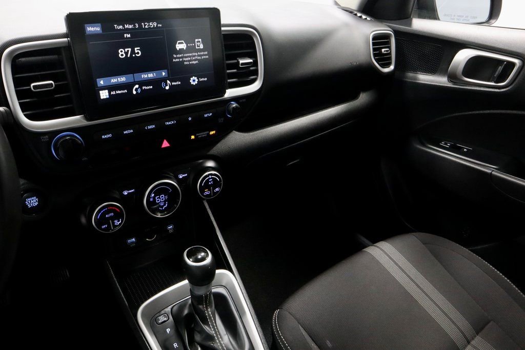 Certified 2025 Hyundai Venue SEL image 29