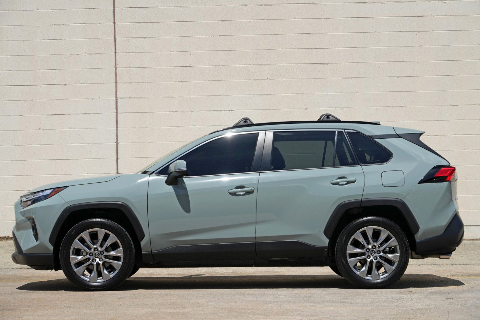 Used 2023 Toyota RAV4 XLE Premium FWD image 47