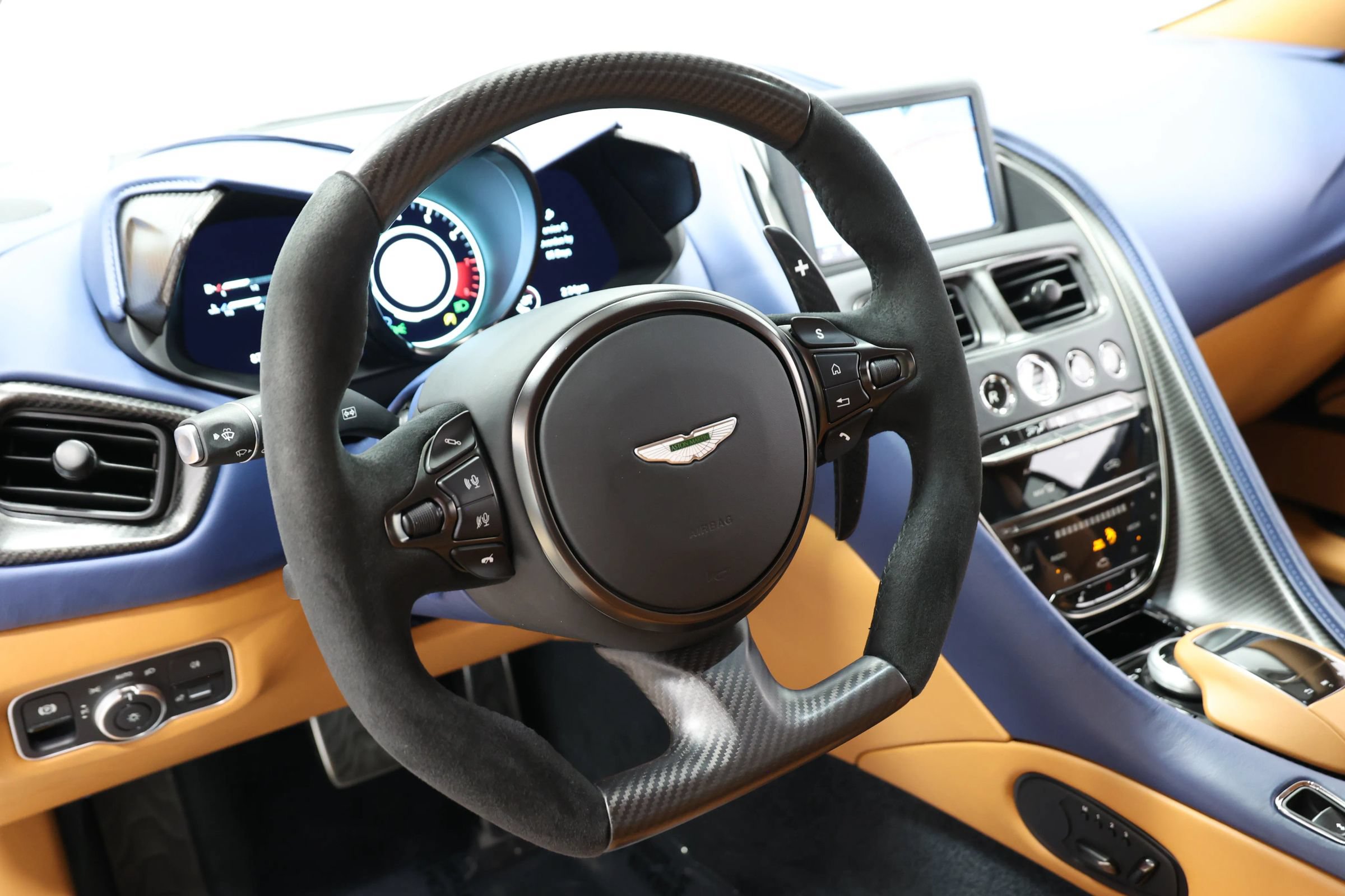 Used 2023 Aston Martin DBS Coupe RWD image 36