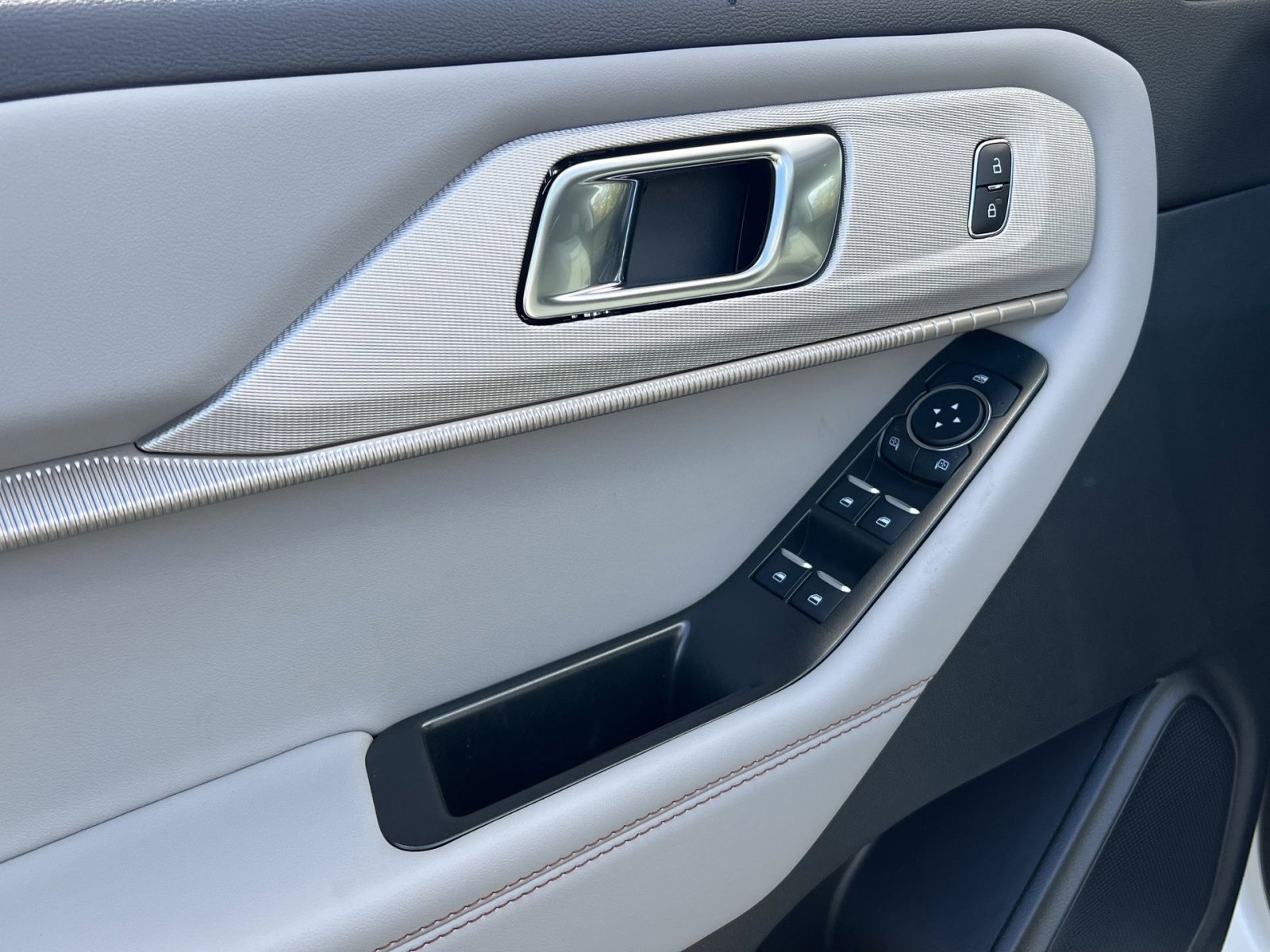 New 2026 Ford Explorer Active w/ Active Comfort Package image 15