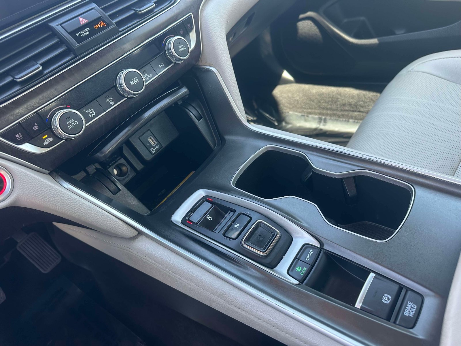 Used 2018 Honda Accord Touring image 14